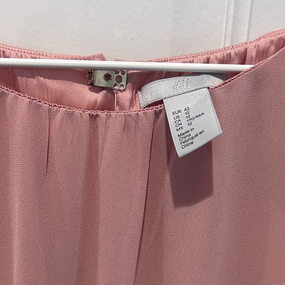 H&M Elegant Sleeveless Dress Size 12 Peach - Picture 3 of 4